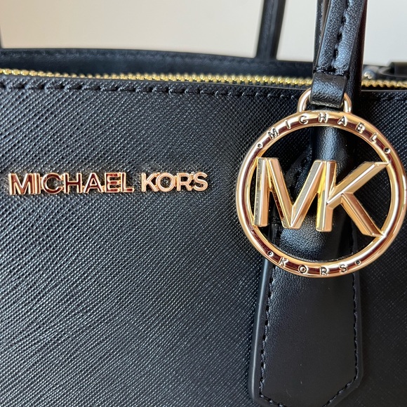 🌼Michael Kors Purse - Picture 13 of 13